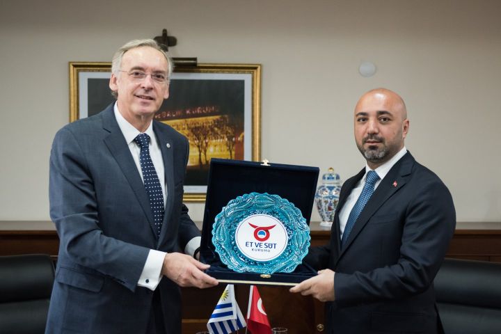Uruguay Ankara Büyükelçisi Hugo Cayrus’tan Et ve Süt Kurumuna Ziyaret